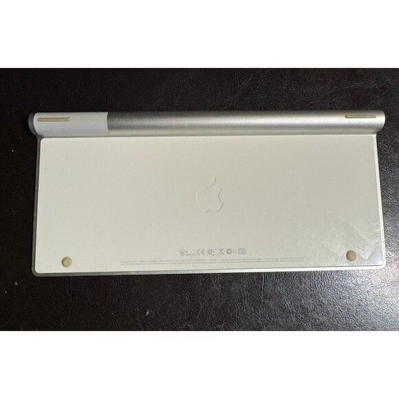 Apple Wireless Keyboard Bluetooth White Model# A1255 2007 - Picture 5 of 7